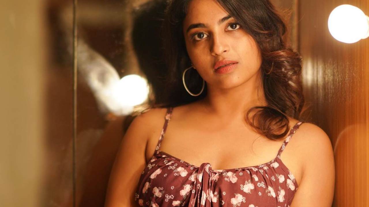 Dethadi Harika : హీరోయిన్గా యూట్యూబర్ దేత్తడి పిల్ల అలేఖ్య హారిక.. ‘బేబీ’ డైరెక్టర్ నిర్మాణంలో.. హీరో ఎవరో తెలుసా? Dethadi Harika : హీరోయిన్గా యూట్యూబర్ దేత్తడి పిల్ల అలేఖ్య హారిక.. ‘బేబీ’ డైరెక్టర్ నిర్మాణంలో.. హీరో ఎవరో తెలుసా?