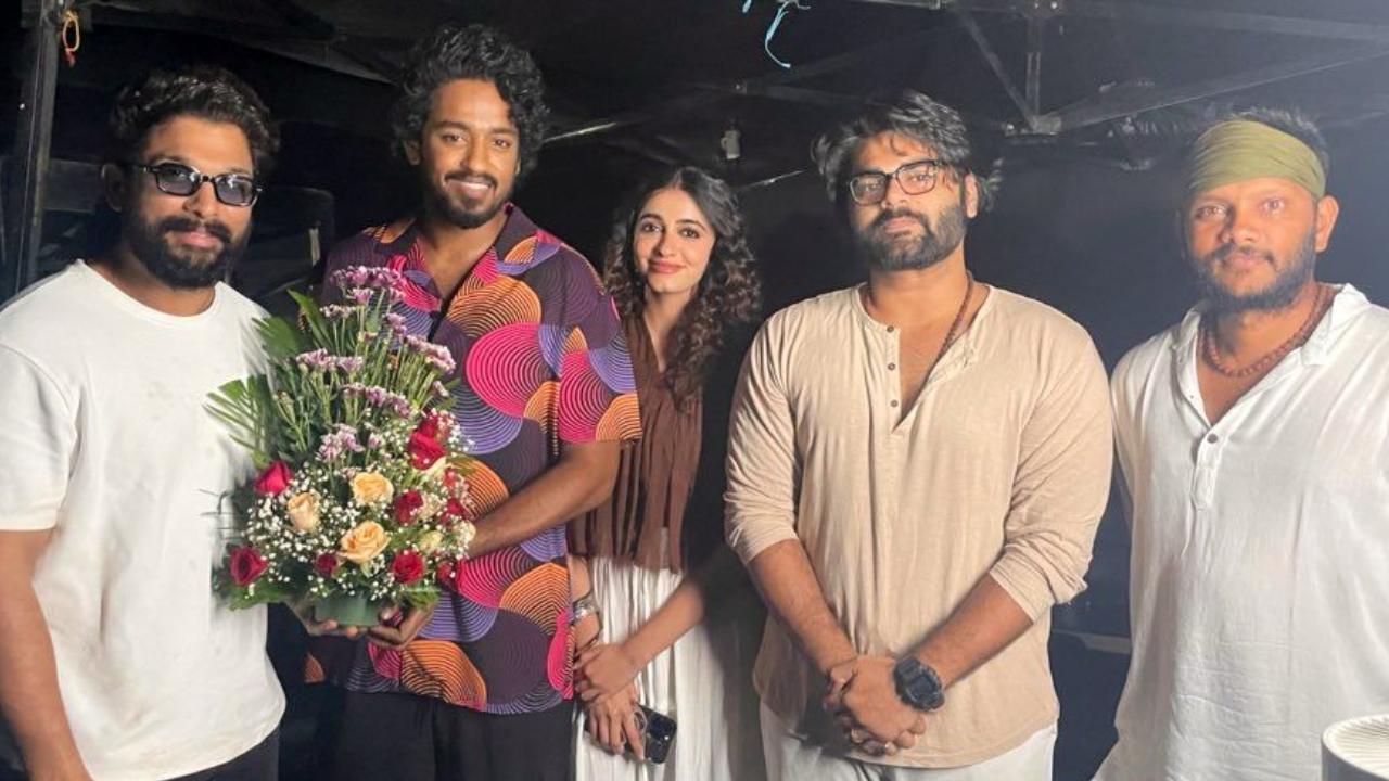 Roshan Kanakala : బన్నీతో యాంకర్ సుమ కొడుకు.. పుష్ప 2 షూట్లో.. Roshan Kanakala : బన్నీతో యాంకర్ సుమ కొడుకు.. పుష్ప 2 షూట్లో..
