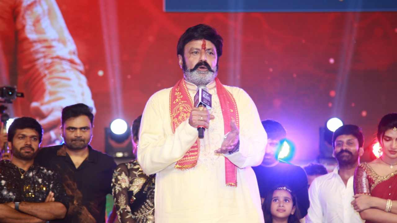 Balakrishna : అఖండ సినిమాకు ప్రభుత్వాలు సహకరించలేదు.. సినిమాలు కూడా ప్రభుత్వానికి ఆదాయాన్ని ఇస్తాయి.. Balakrishna : అఖండ సినిమాకు ప్రభుత్వాలు సహకరించలేదు.. సినిమాలు కూడా ప్రభుత్వానికి ఆదాయాన్ని ఇస్తాయి..
