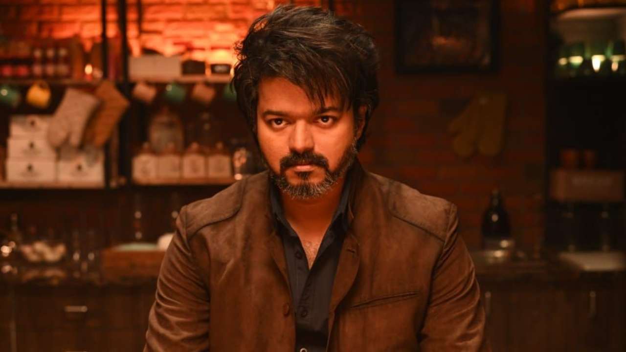 Leo Movie : ఒకే సినిమాకి మూడు క్లైమాక్స్లు.. లియో సినిమా ఒక్కో చోట ఒక్కోలా.. ఏంటయ్యా లోకేష్ ఇది? Leo Movie : ఒకే సినిమాకి మూడు క్లైమాక్స్లు.. లియో సినిమా ఒక్కో చోట ఒక్కోలా.. ఏంటయ్యా లోకేష్ ఇది?