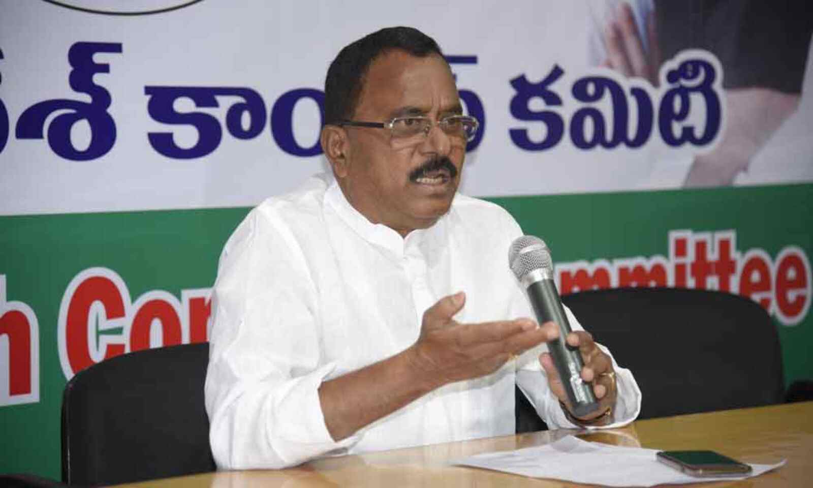 Mallu Ravi: వాటికి సవరణలు చేసి దాన్నే బీఆర్ఎస్ మేనిఫెస్టో అంటున్నారు: మల్లు రవి Mallu Ravi: వాటికి సవరణలు చేసి దాన్నే బీఆర్ఎస్ మేనిఫెస్టో అంటున్నారు: మల్లు రవి