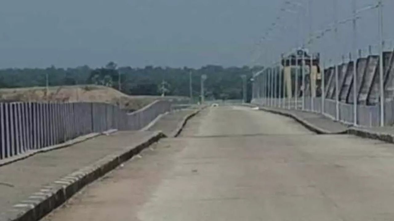 Medigadda Barrage: మేడిగడ్డ బ్యారేజ్ ఘటనలో రాష్ట్రానికి కేంద్రం మరో లేఖ.. Medigadda Barrage: మేడిగడ్డ బ్యారేజ్ ఘటనలో రాష్ట్రానికి కేంద్రం మరో లేఖ..