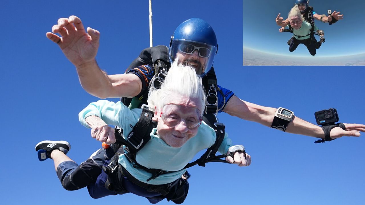 Skydiving : 104 ఏళ్ల మహిళ పెద్ద సాహసం.. విమానం నుంచి దూకి స్కైడైవింగ్ Skydiving : 104 ఏళ్ల మహిళ పెద్ద సాహసం.. విమానం నుంచి దూకి స్కైడైవింగ్