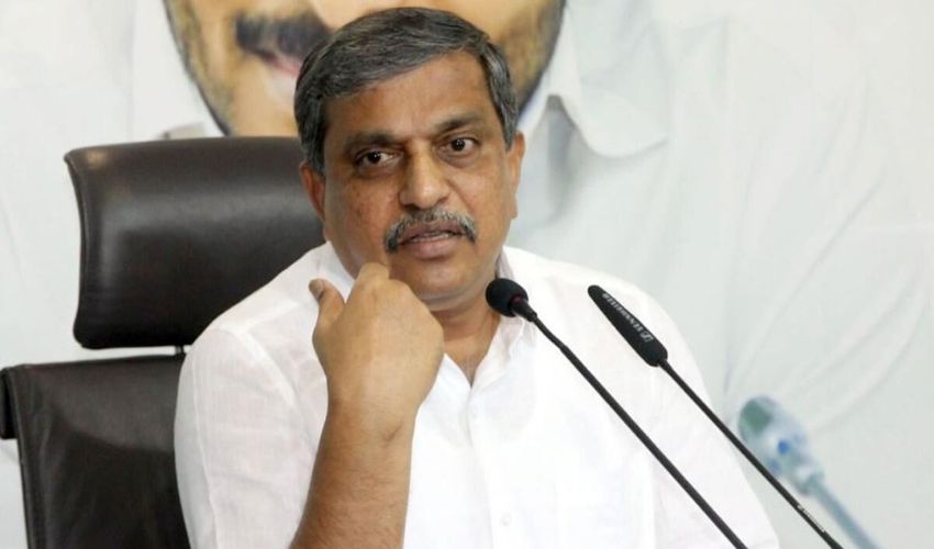 Sajjala Ramakrishna Reddy : జైలులో చంద్రబాబుకు ఏసీ పెట్టటానికి అదేమన్నా అత్తారిల్లా..? : సజ్జల సెటైర్లు Sajjala Ramakrishna Reddy : జైలులో చంద్రబాబుకు ఏసీ పెట్టటానికి అదేమన్నా అత్తారిల్లా..? : సజ్జల సెటైర్లు
