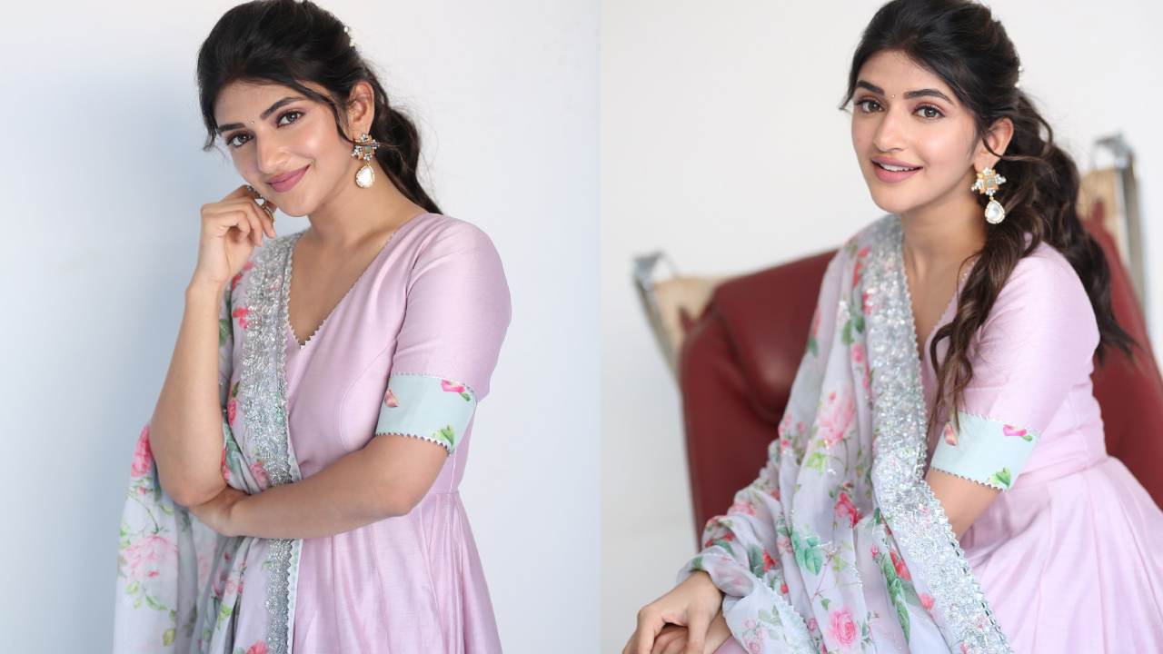 Sreeleela : బాలయ్య ‘భగవంత్ కేసరి’ సినిమాపై.. శ్రీలీల ఎక్స్క్లూజివ్ ఇంటర్వ్యూ.. Sreeleela : బాలయ్య ‘భగవంత్ కేసరి’ సినిమాపై.. శ్రీలీల ఎక్స్క్లూజివ్ ఇంటర్వ్యూ..