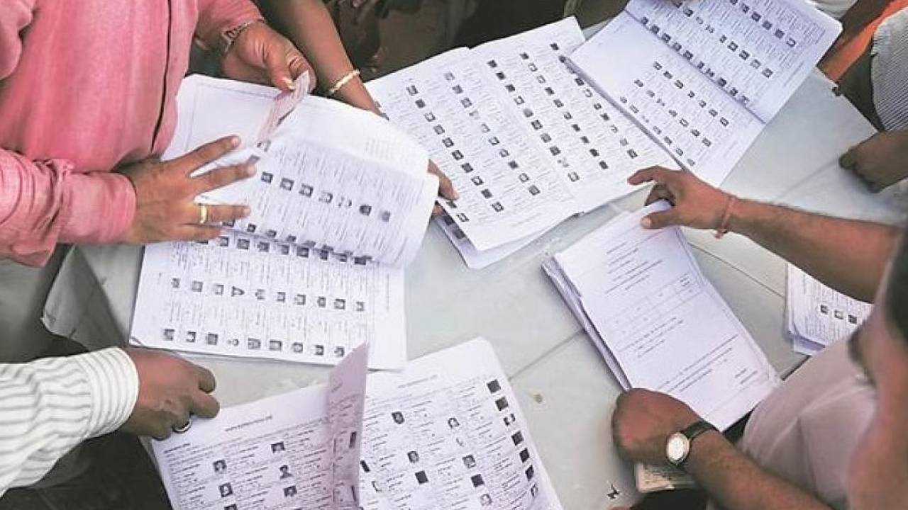 Telangana Assembly Elections 2023: తెలంగాణలో ఓటర్ల వివరాలు ఇలా.. పోలింగ్ కేంద్రాలు ఎన్నిఅంటే.. Telangana Assembly Elections 2023: తెలంగాణలో ఓటర్ల వివరాలు ఇలా.. పోలింగ్ కేంద్రాలు ఎన్నిఅంటే..