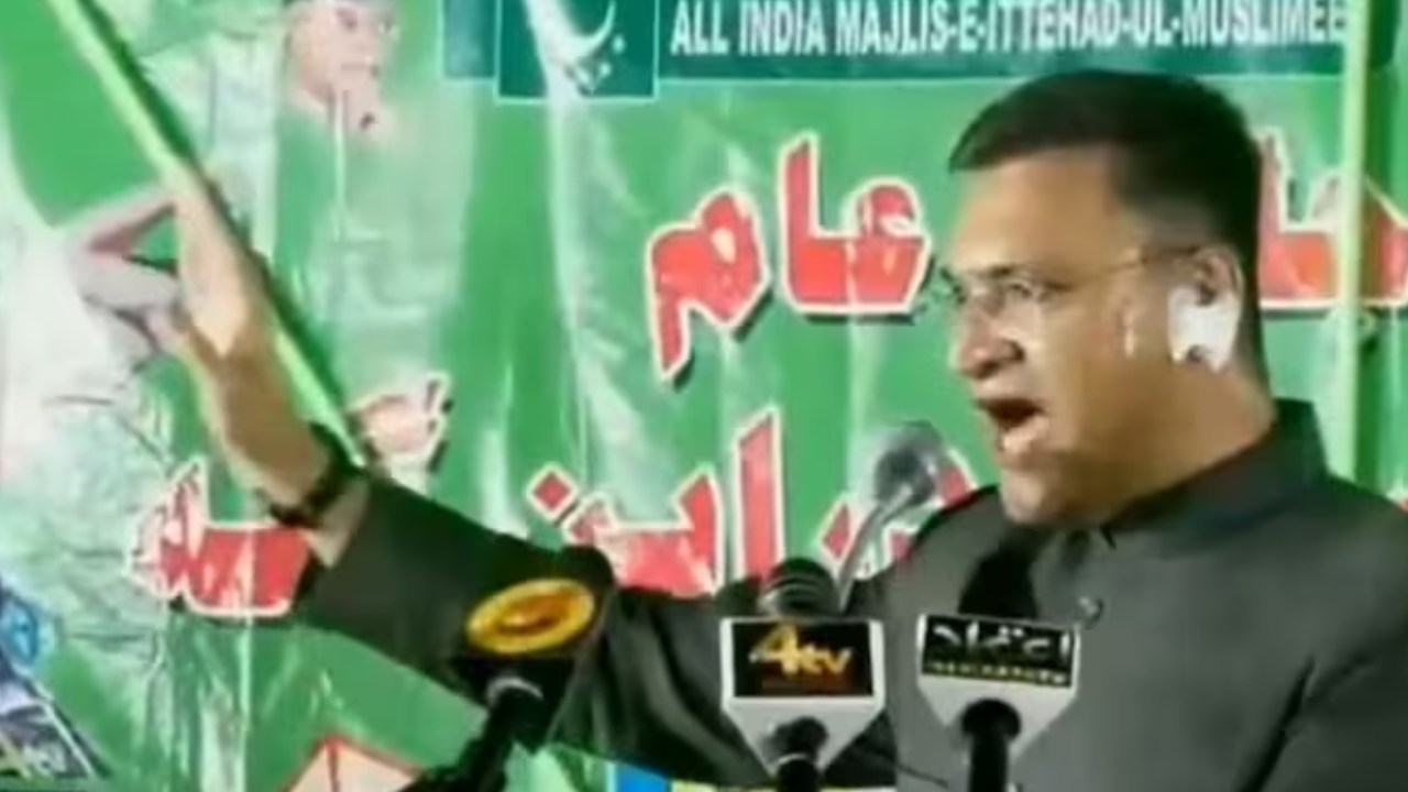Akbaruddin Owaisi : అక్బరుద్దీన్ ఒవైసీ పోలీసును హెచ్చరిస్తున్న వీడియో వైరల్.. కేసు నమోదు.. బీజేపీ నేతల రియాక్షన్ Akbaruddin Owaisi : అక్బరుద్దీన్ ఒవైసీ పోలీసును హెచ్చరిస్తున్న వీడియో వైరల్.. కేసు నమోదు.. బీజేపీ నేతల రియాక్షన్