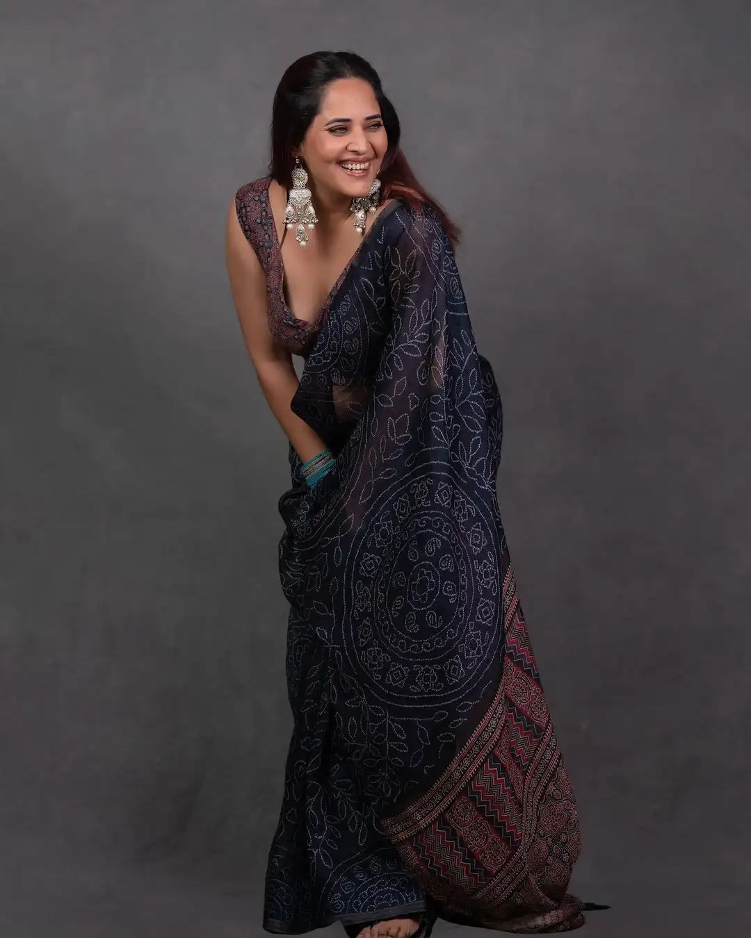 Anasuya Bharadwaj Stunning Looks in Saree