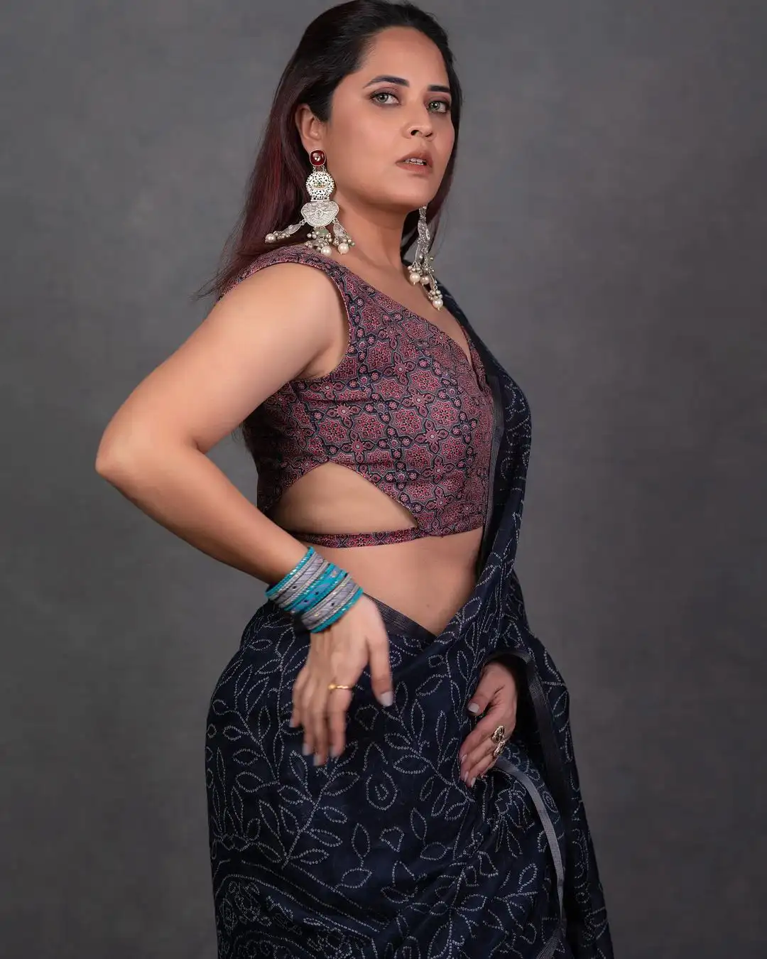 Anasuya Bharadwaj Stunning Looks in Saree