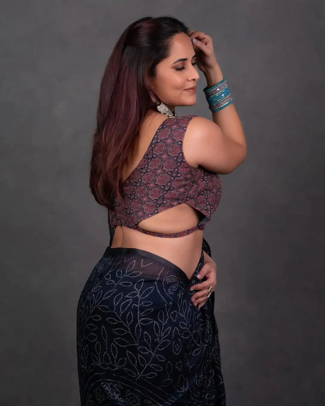 Anasuya Bharadwaj Stunning Looks in Saree