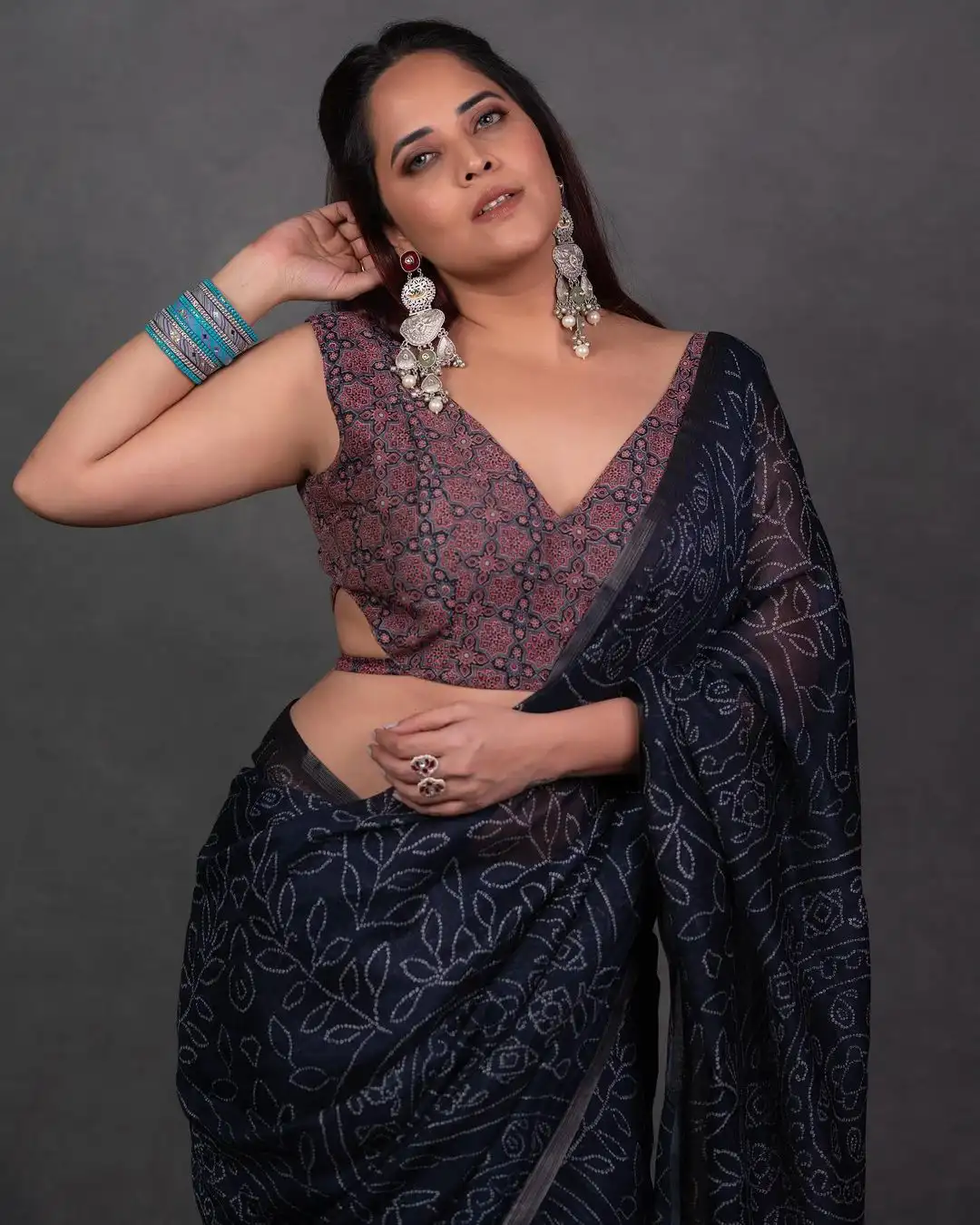 Anasuya Bharadwaj Stunning Looks in Saree