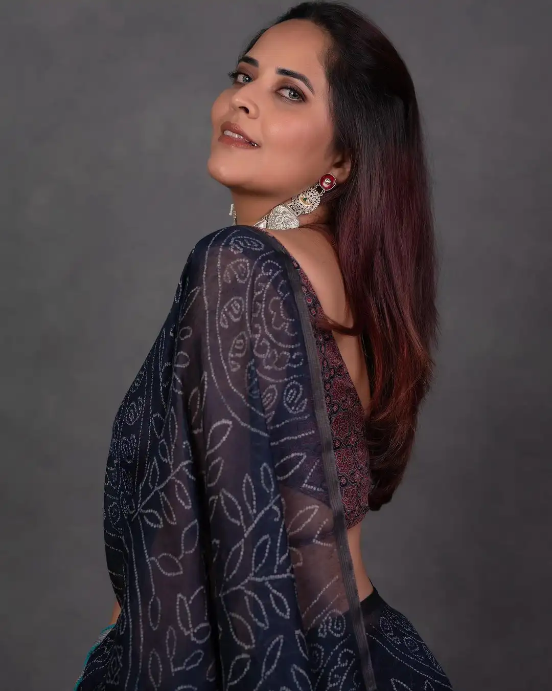 Anasuya Bharadwaj Stunning Looks in Saree