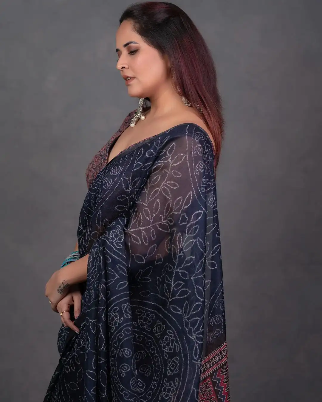 Anasuya Bharadwaj Stunning Looks in Saree