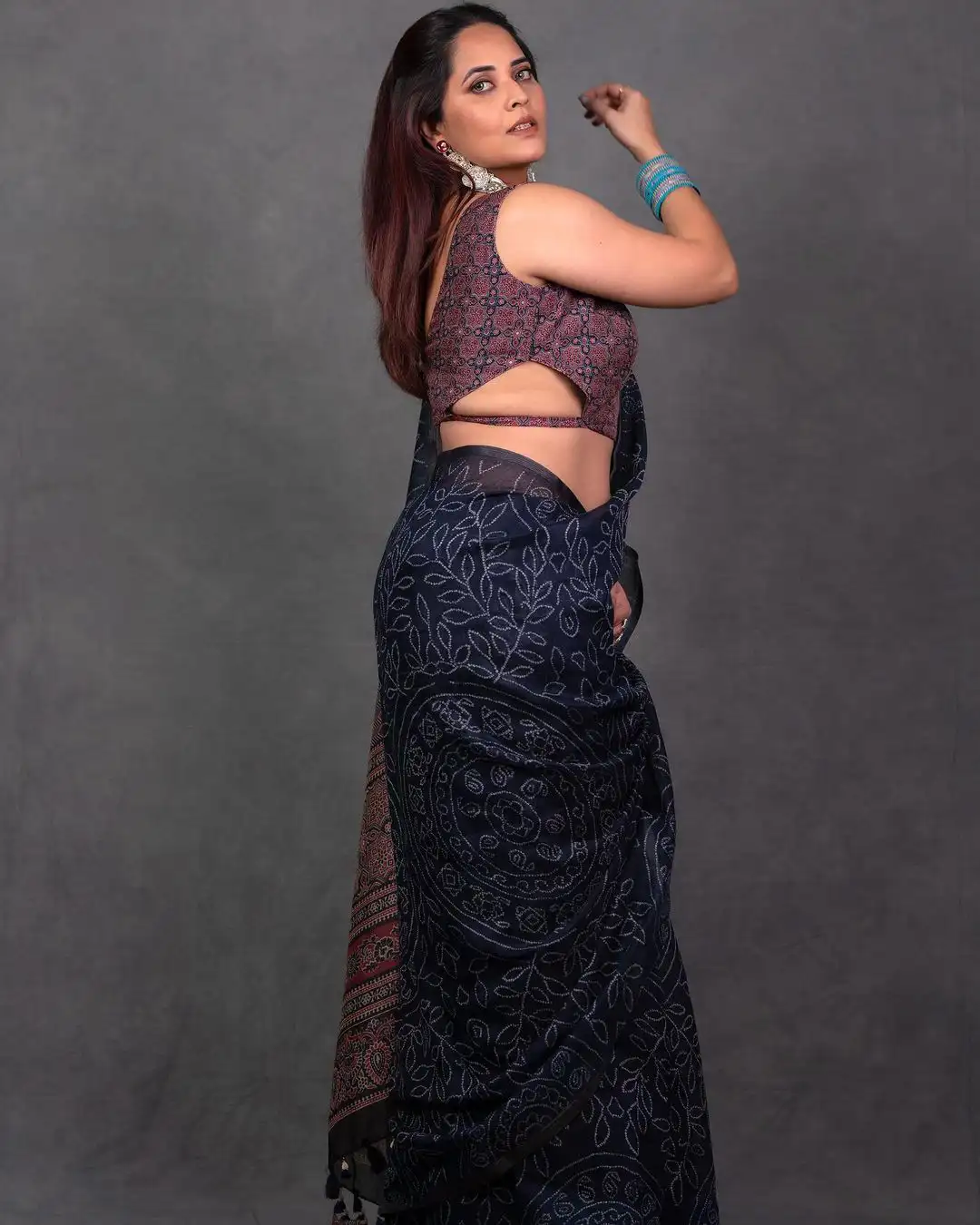 Anasuya Bharadwaj Stunning Looks in Saree