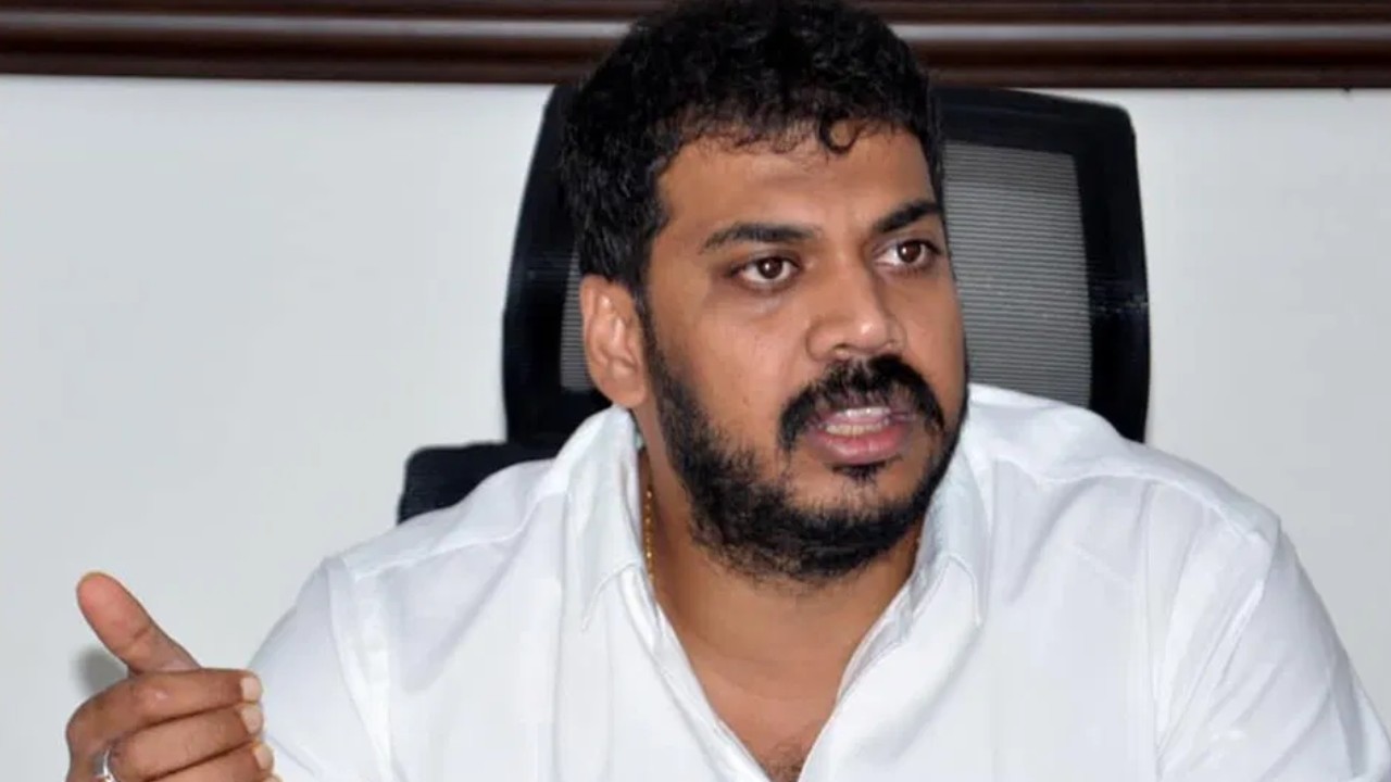 అనిల్ కుమార్ యాదవ్ ఎక్కడ? క్యాడర్కి కటీఫ్ చెప్పేశారా? అనిల్ కుమార్ యాదవ్ ఎక్కడ? క్యాడర్కి కటీఫ్ చెప్పేశారా?