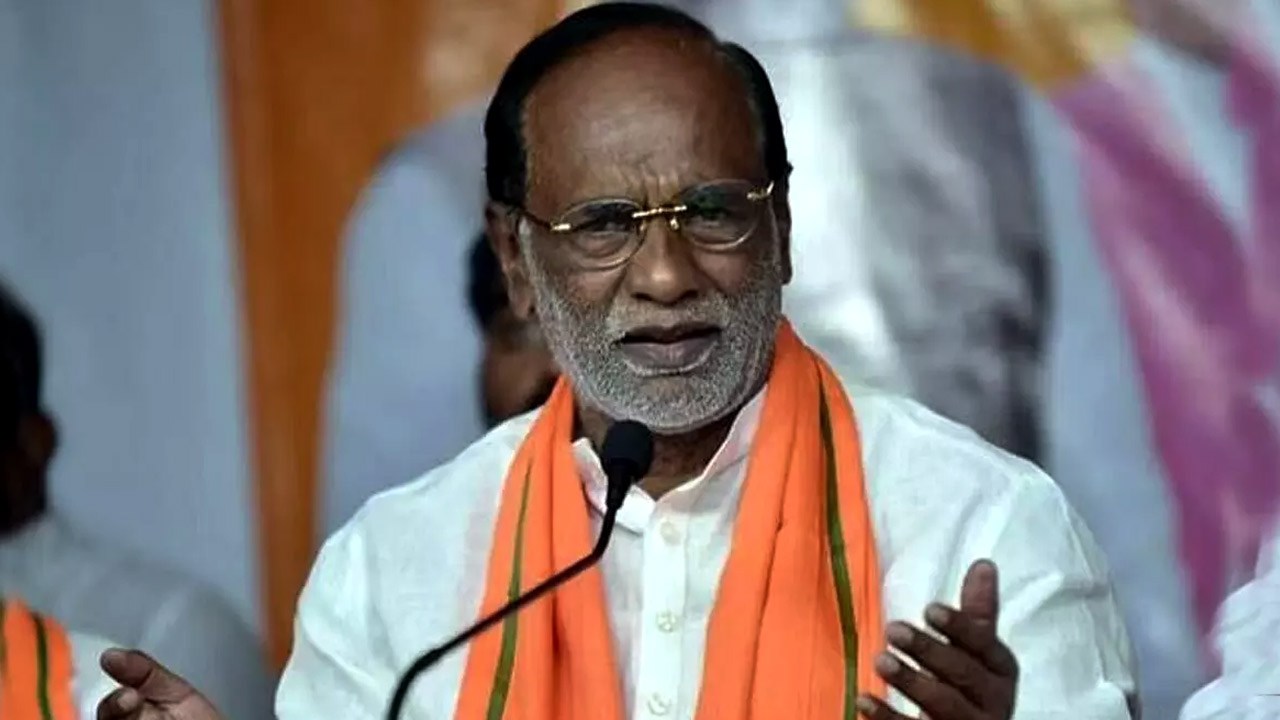 BJP MP Laxman: టాటా కాంగ్రెస్, బైబై బీఆర్ఎస్, వెల్కమ్ బీజేపీ అనే నినాదం ప్రజల్లో నడుస్తుంది BJP MP Laxman: టాటా కాంగ్రెస్, బైబై బీఆర్ఎస్, వెల్కమ్ బీజేపీ అనే నినాదం ప్రజల్లో నడుస్తుంది