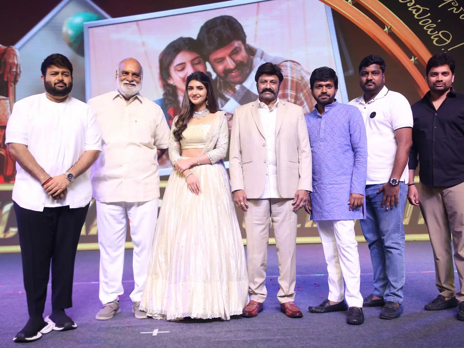 Balakrishna Sreeleela Bhagavanth Kesari success meet photos