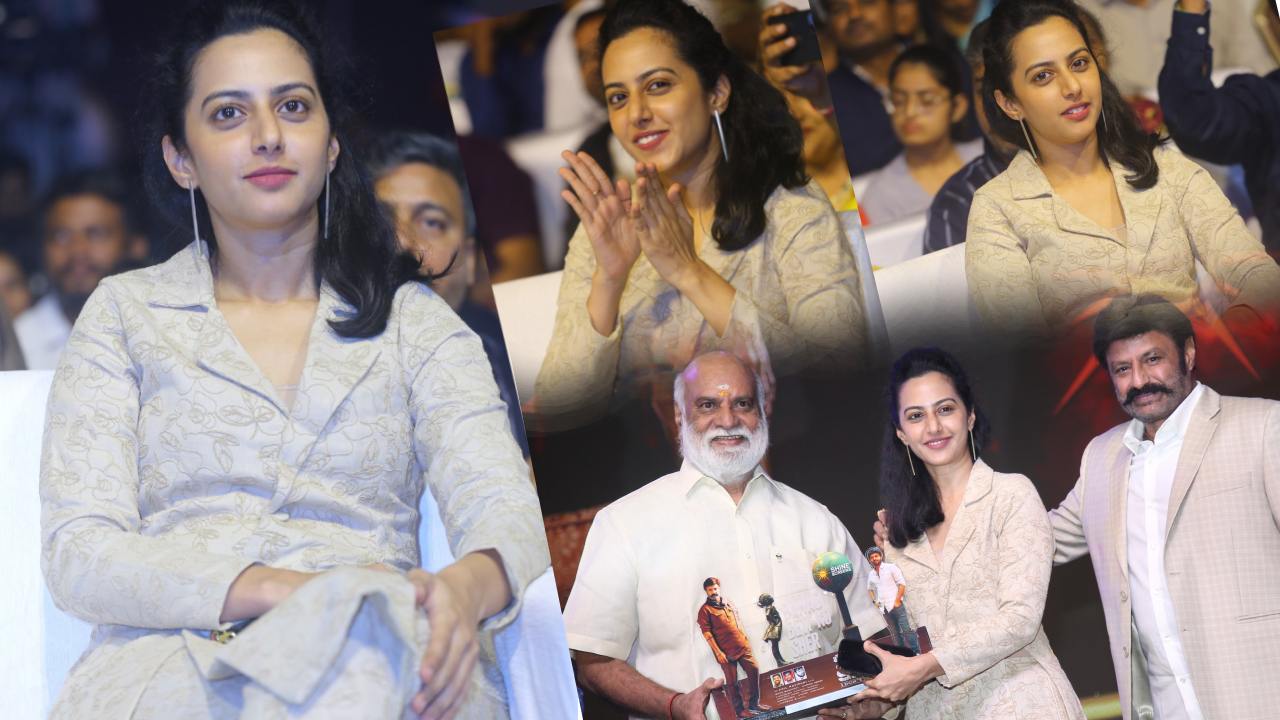 Nandamuri Tejaswini : ‘భగవంత్ కేసరి’ సక్సెస్ సెలెబ్రేషన్స్‌లో బాలకృష్ణ కూతురు తళుకులు..