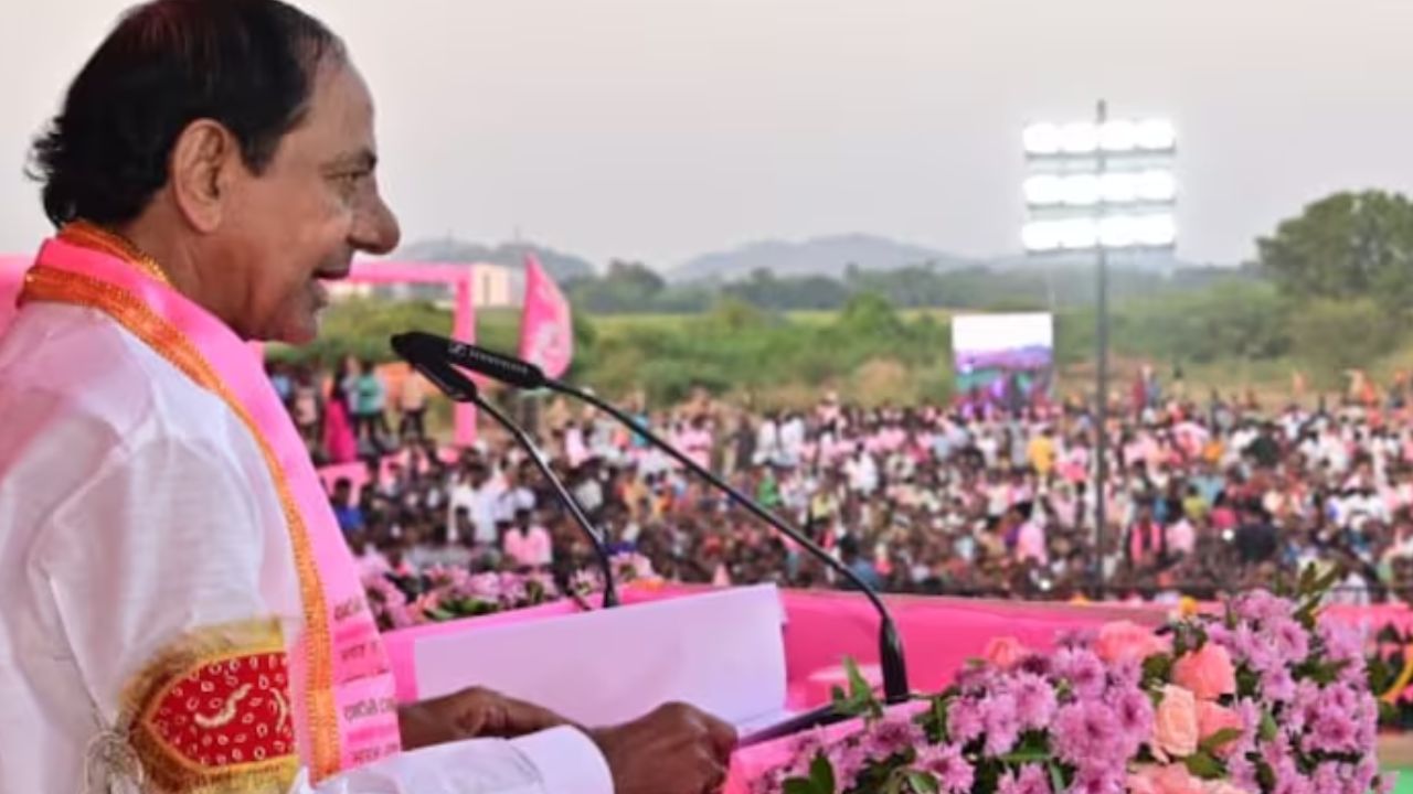 CM KCR: 13 నుంచి 28 వరకు 54 నియోజక వర్గాల్లో కేసీఆర్ సభలు.. ఏరోజు ఏ నియోజకవర్గంలో పర్యటిస్తారంటే.. CM KCR: 13 నుంచి 28 వరకు 54 నియోజక వర్గాల్లో కేసీఆర్ సభలు.. ఏరోజు ఏ నియోజకవర్గంలో పర్యటిస్తారంటే..