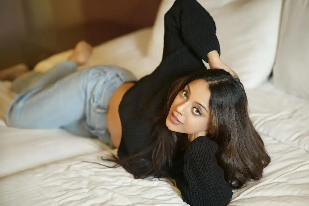 Deviyani Sharma Stunning Looks