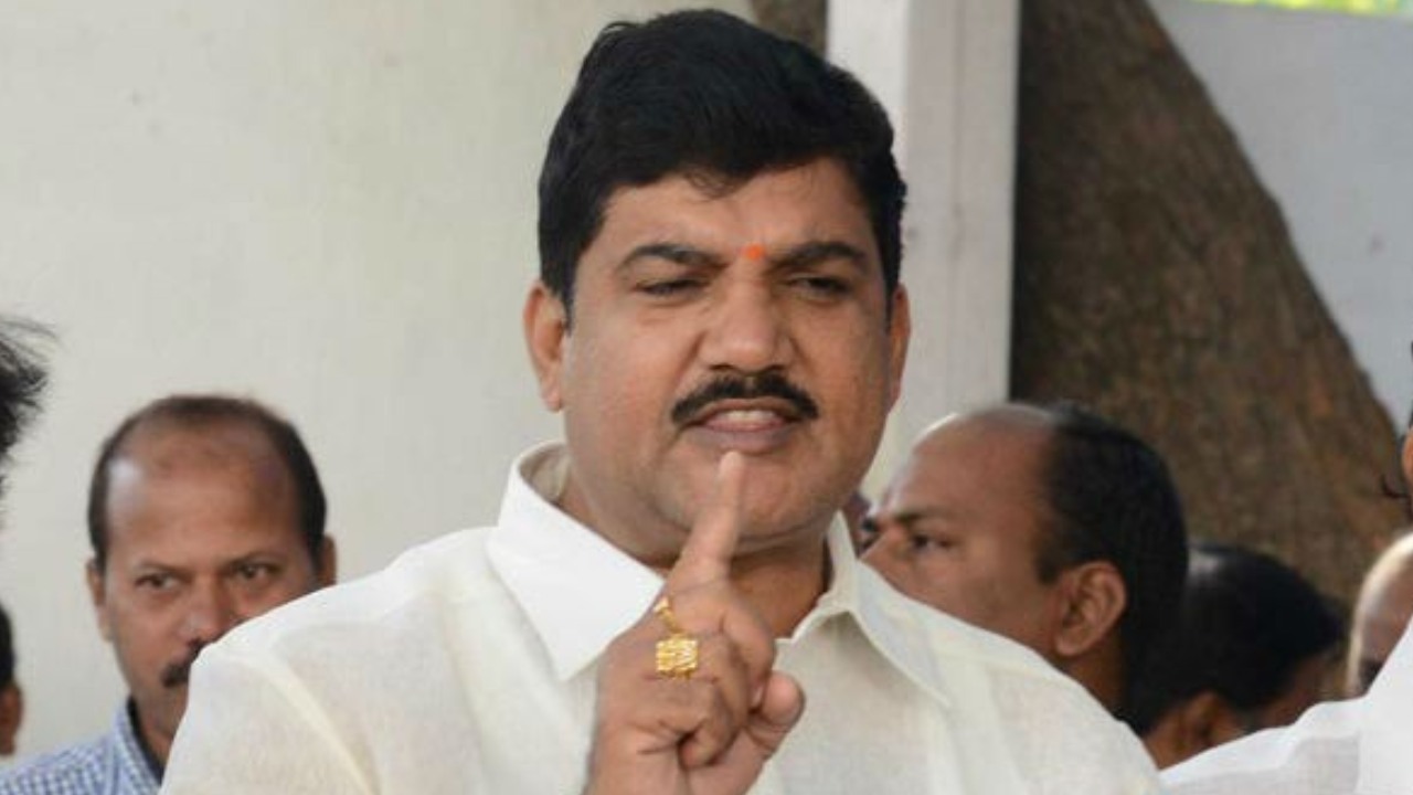 Dhulipalla Narendra : ధూళిపాళ్ల నరేంద్రపై హత్యాయత్నం కేసు నమోదు Dhulipalla Narendra : ధూళిపాళ్ల నరేంద్రపై హత్యాయత్నం కేసు నమోదు