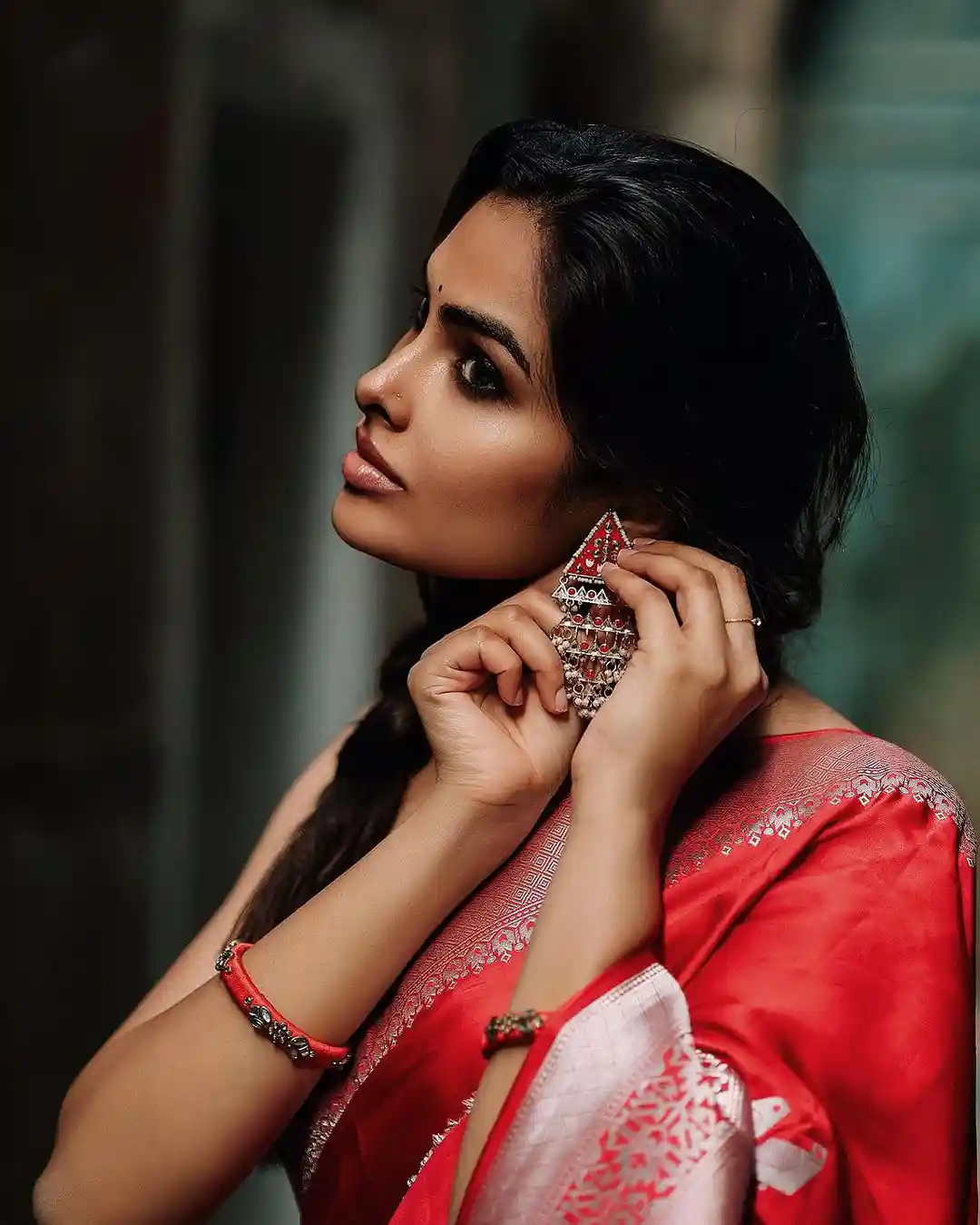 Divi Vadthya Shines in Silk Saree Photo Shoot at Italy