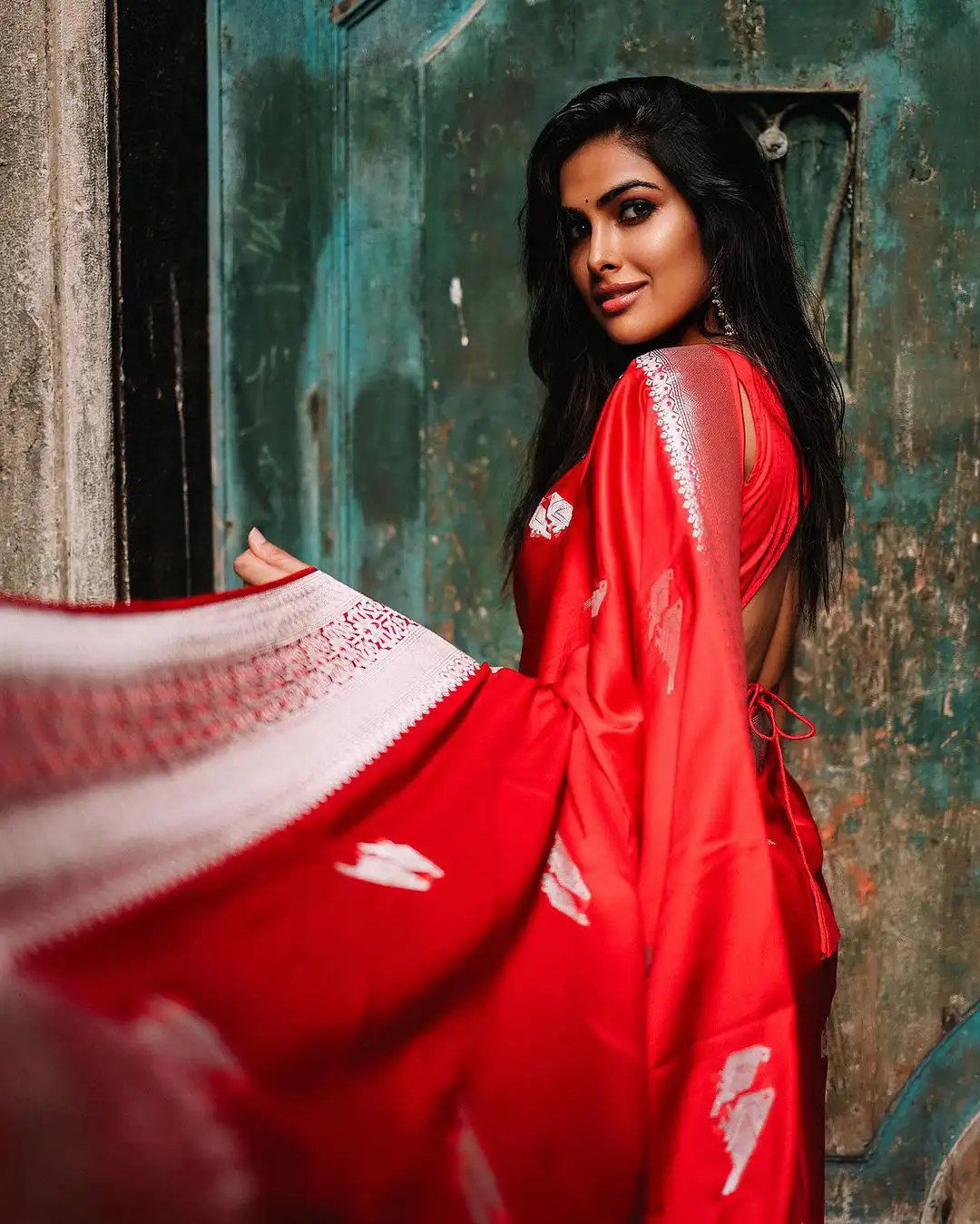 Divi Vadthya Shines in Silk Saree Photo Shoot at Italy
