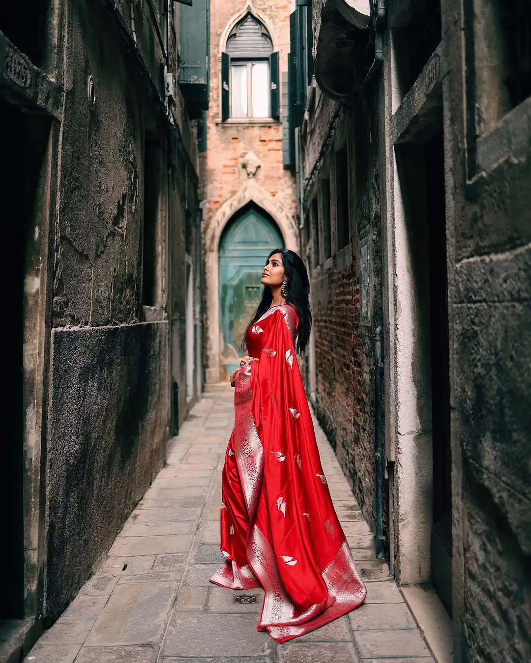Divi Vadthya Shines in Silk Saree Photo Shoot at Italy