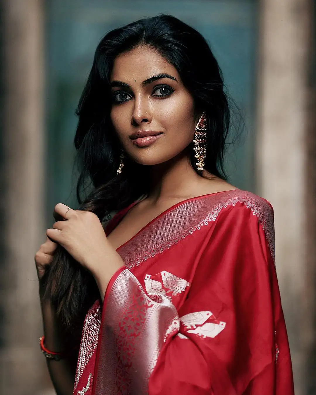 Divi Vadthya Shines in Silk Saree Photo Shoot at Italy