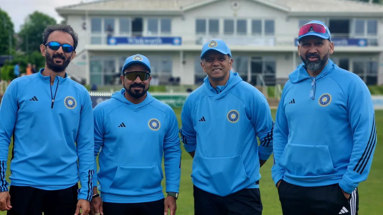 Rahul Dravid: ద్రవిడ్, సపోర్ట్ స్టాఫ్ కాంట్రాక్టులను పొడిగించిన బీసీసీఐ Rahul Dravid: ద్రవిడ్, సపోర్ట్ స్టాఫ్ కాంట్రాక్టులను పొడిగించిన బీసీసీఐ