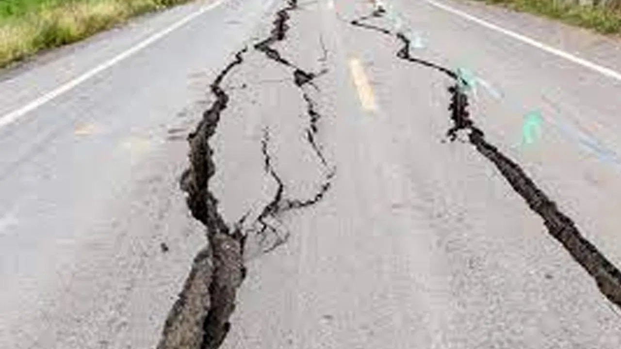 Earthquake : లద్దాఖ్ లో భూకంపం.. రిక్టర్ స్కేల్ పై తీవ్ర 4.4 గా నమోదు Earthquake : లద్దాఖ్ లో భూకంపం.. రిక్టర్ స్కేల్ పై తీవ్ర 4.4 గా నమోదు