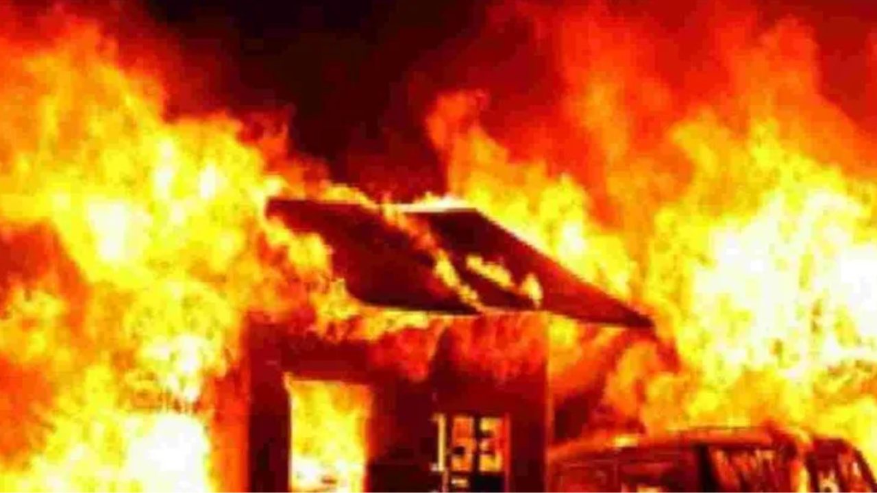 Fire Breaks Out : గుజరాత్ అహ్మదాబాద్లో అగ్ని ప్రమాదం Fire Breaks Out : గుజరాత్ అహ్మదాబాద్లో అగ్ని ప్రమాదం