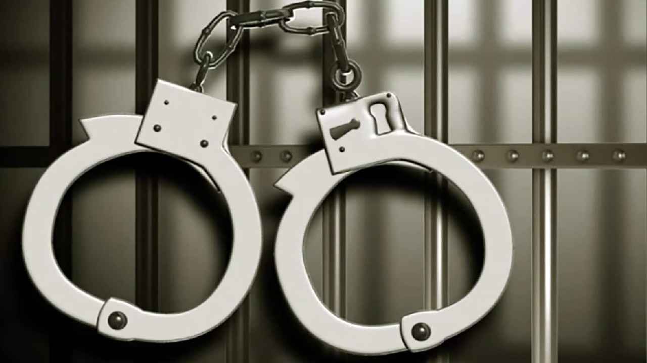 Gilr Molestation : ఘోరం.. 12ఏళ్ల బాలికను కిడ్నాప్ చేసి లైంగిక దాడి చేసిన క్లాస్మేట్స్ Gilr Molestation : ఘోరం.. 12ఏళ్ల బాలికను కిడ్నాప్ చేసి లైంగిక దాడి చేసిన క్లాస్మేట్స్