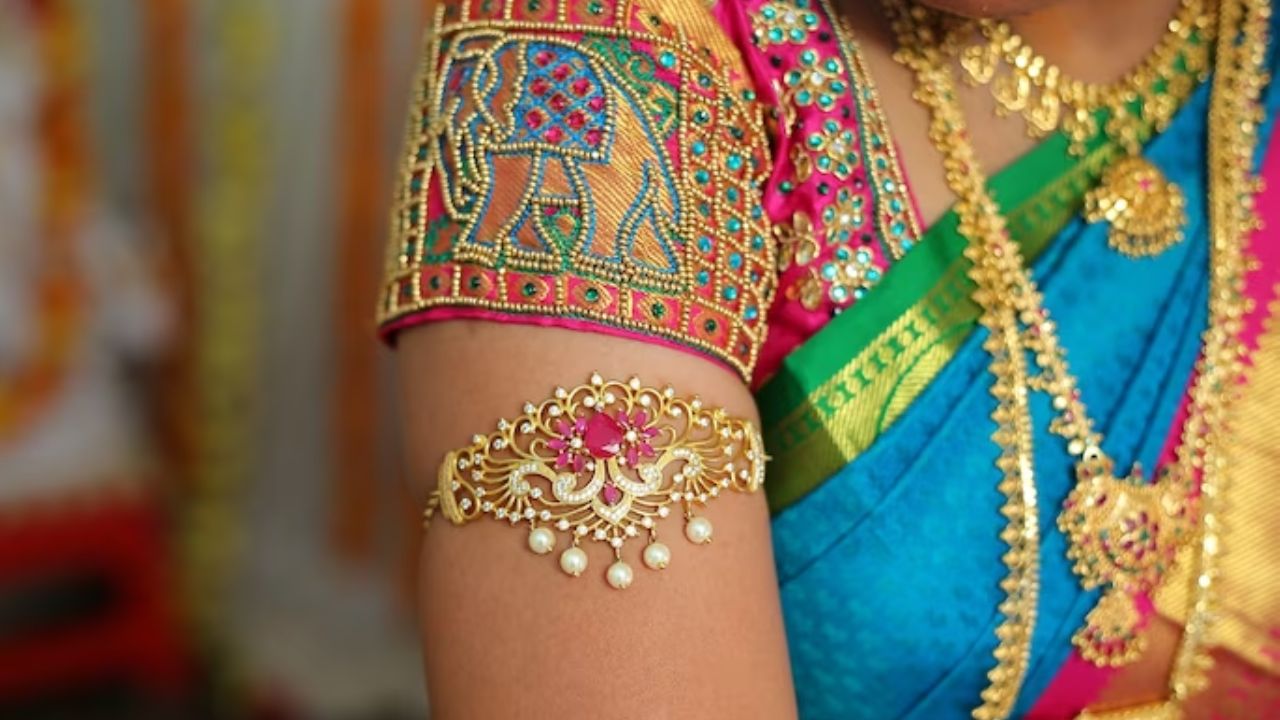 Gold Price Today : తగ్గిన బంగారం, పెరిగిన వెండి ధర.. తెలుగు రాష్ట్రాల్లో తులం గోల్డ్ రేటు ఎంతో తెలుసా? Gold Price Today : తగ్గిన బంగారం, పెరిగిన వెండి ధర.. తెలుగు రాష్ట్రాల్లో తులం గోల్డ్ రేటు ఎంతో తెలుసా?