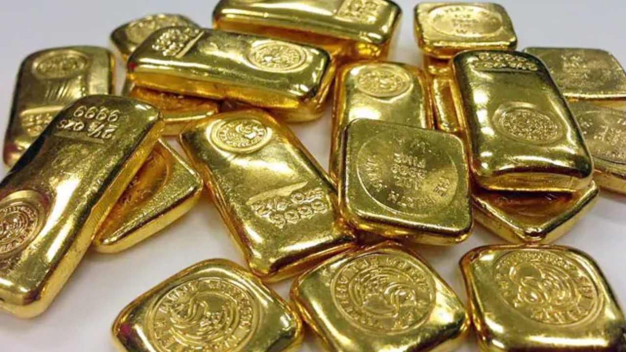Gold Smuggling : దుబాయ్ నుండి రూ.50 లక్షల విలువైన బంగారం స్మగ్లింగ్.. గుజరాత్ వ్యక్తిని కిడ్నాప్ చేసి బంగారం, నగదు దోచుకెళ్లిన ఇద్దరు వ్యక్తులు Gold Smuggling : దుబాయ్ నుండి రూ.50 లక్షల విలువైన బంగారం స్మగ్లింగ్.. గుజరాత్ వ్యక్తిని కిడ్నాప్ చేసి బంగారం, నగదు దోచుకెళ్లిన ఇద్దరు వ్యక్తులు