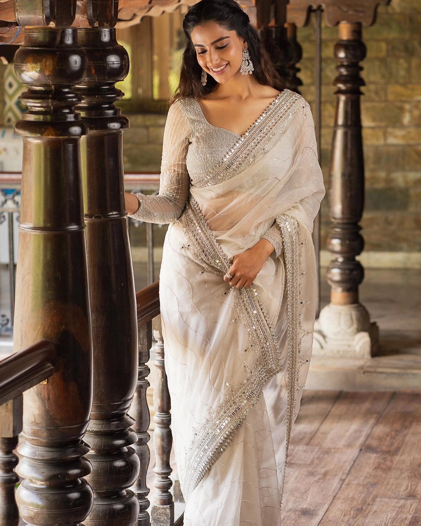 Guntur Kaaram Actress Meenakshi Chaudhary saree photos