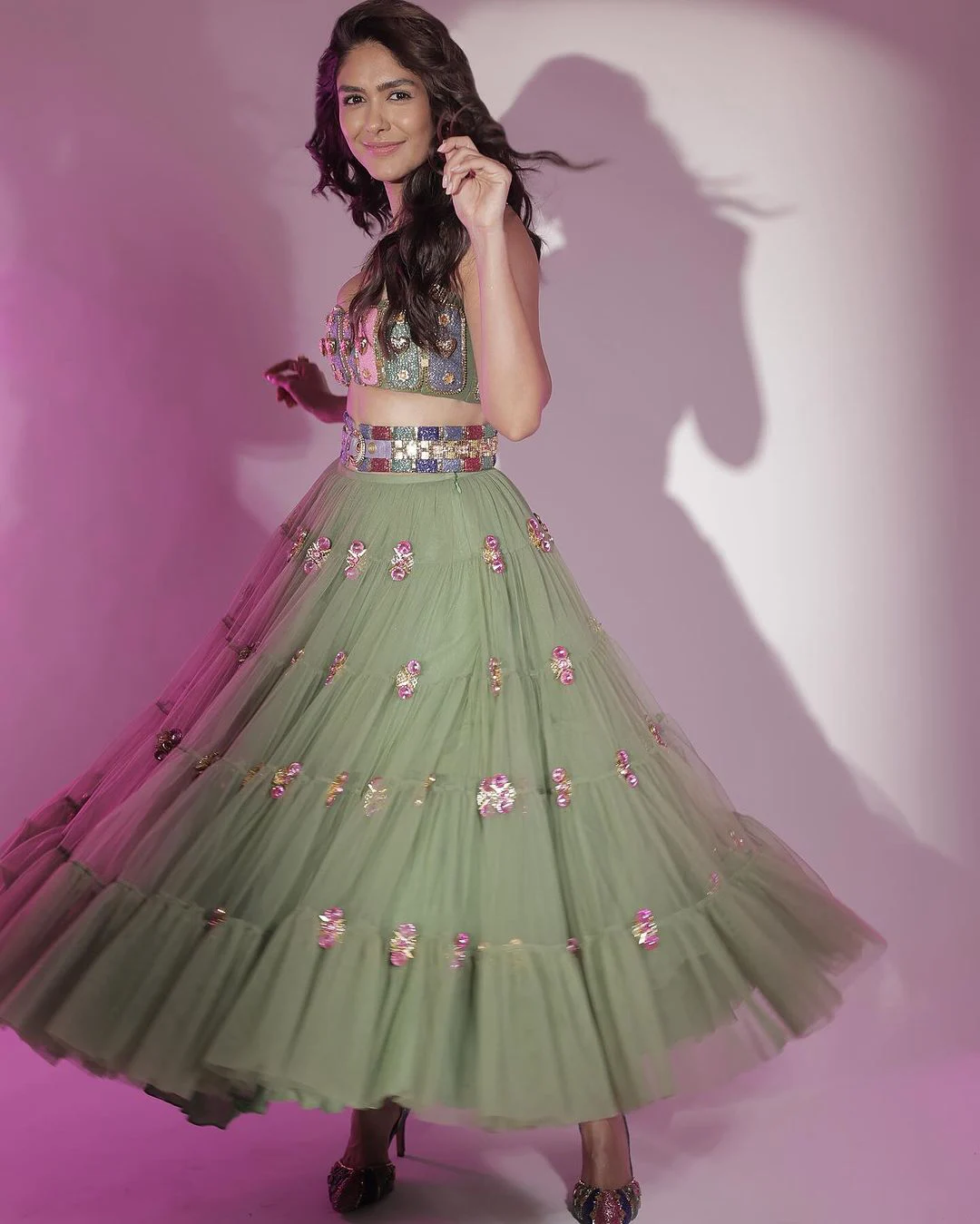 Hi Nanna Heroine Mrunal Thakur mesmerizing look photos