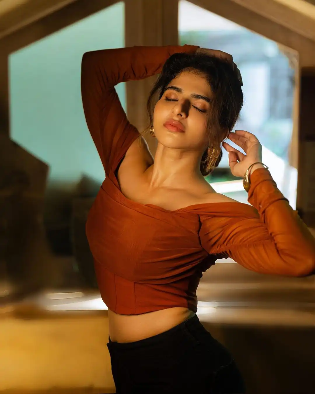 Iswarya Menon Sizzling Poses