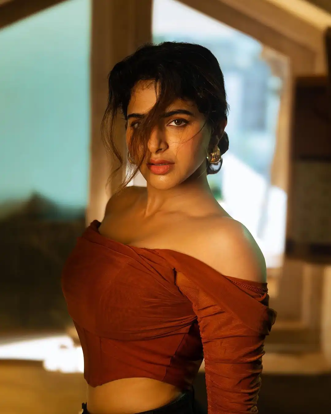 Iswarya Menon Sizzling Poses