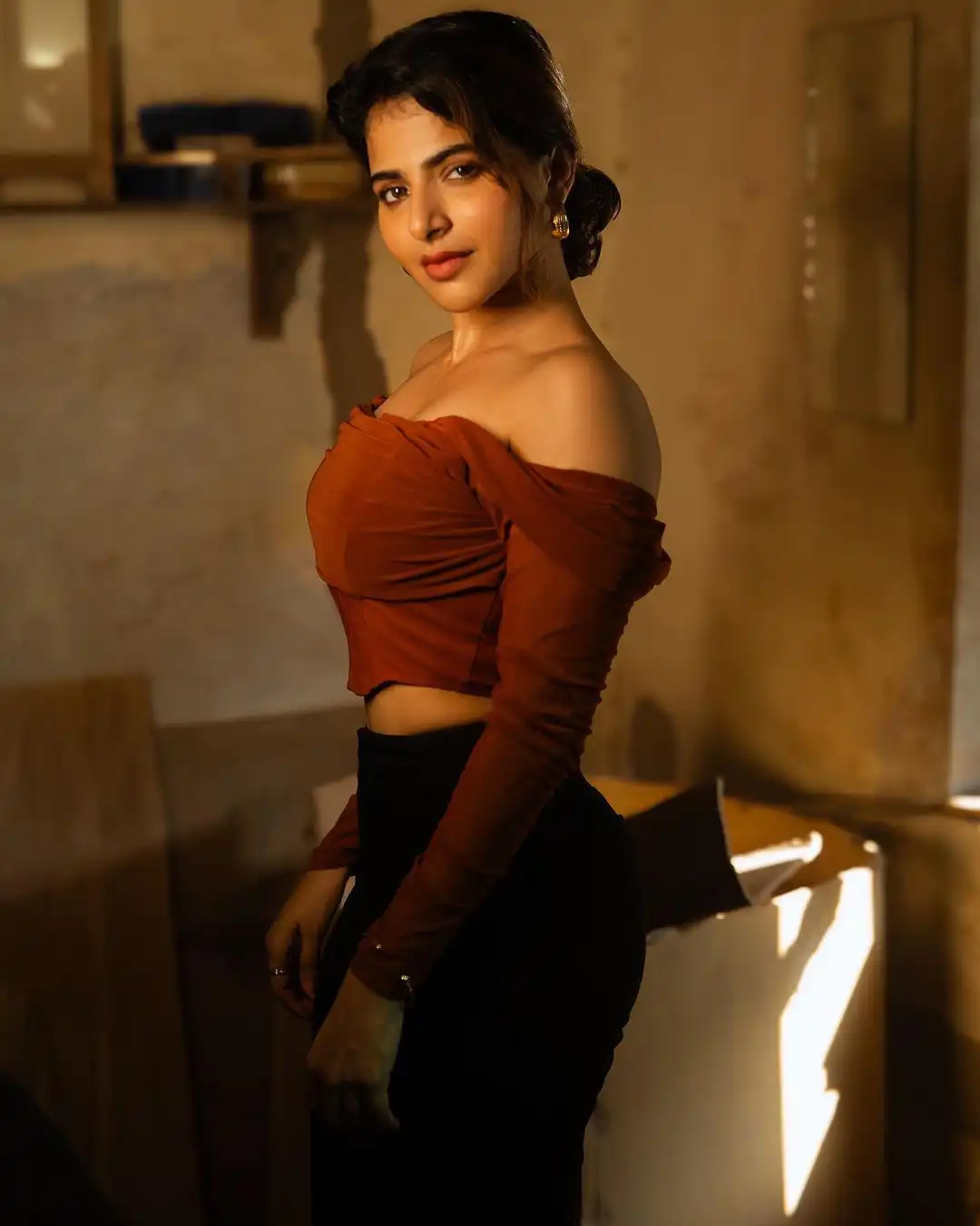 Iswarya Menon Sizzling Poses