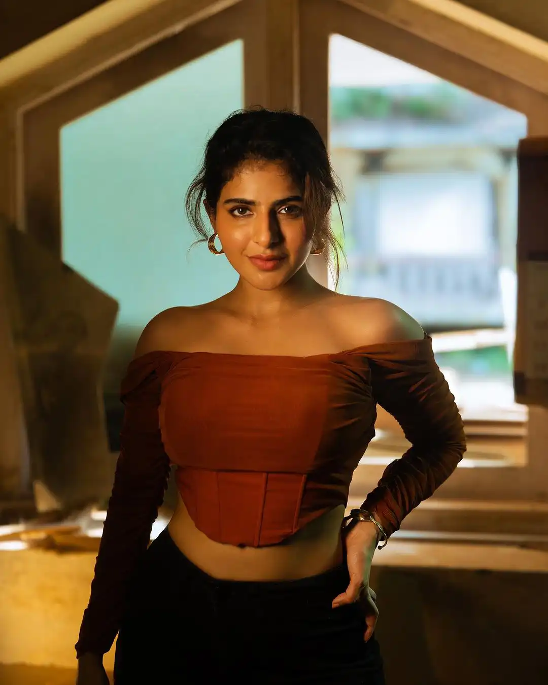Iswarya Menon Sizzling Poses