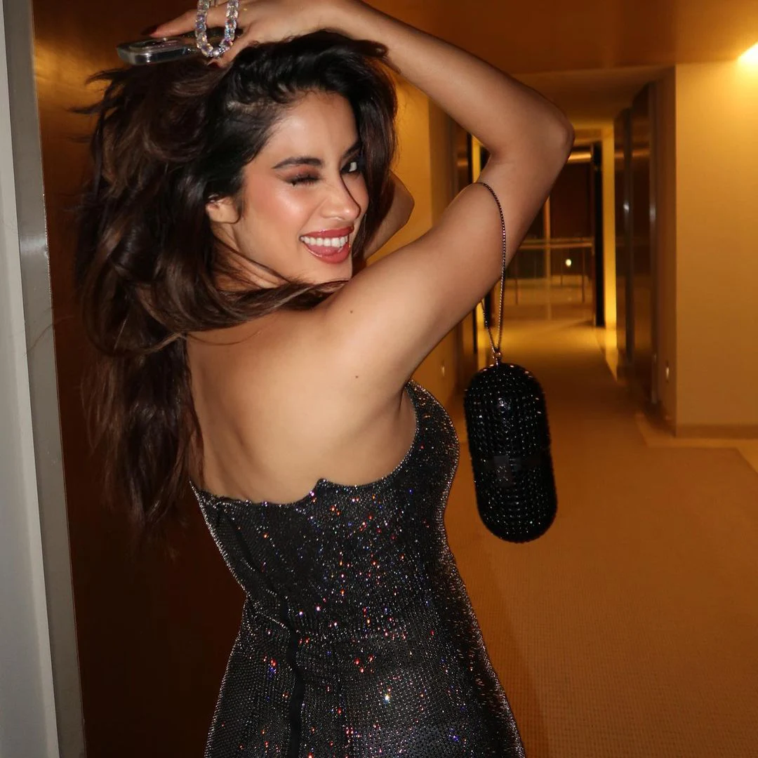 Janhvi Kapoor latest photos at Ambanis Jio World Plaza launch event
