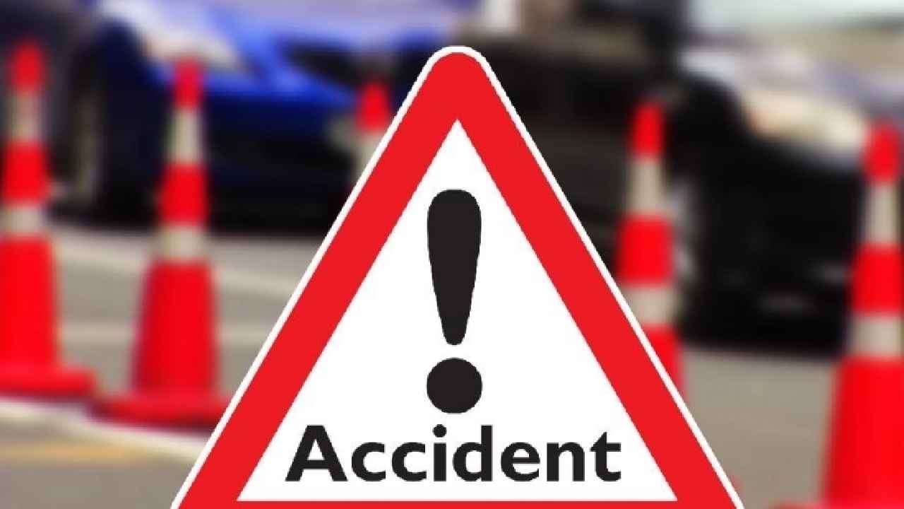 Kakinada Incident : ట్రాక్టర్ను ఢీకొట్టిన మోటార్ సైకిల్, ముగ్గురు మృతి.. కాకినాడలో ఘోర రోడ్డు ప్రమాదం Kakinada Incident : ట్రాక్టర్ను ఢీకొట్టిన మోటార్ సైకిల్, ముగ్గురు మృతి.. కాకినాడలో ఘోర రోడ్డు ప్రమాదం