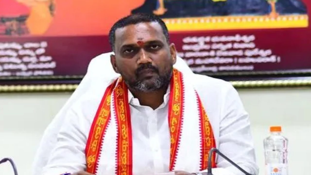 Karnati Rambabu : దసరా నవరాత్రులకు 15 లక్షల మంది భక్తులు.. రూ.14.71 కోట్ల ఆదాయం : దుర్గగుడి చైర్మన్ కర్నాటి రాంబాబు Karnati Rambabu : దసరా నవరాత్రులకు 15 లక్షల మంది భక్తులు.. రూ.14.71 కోట్ల ఆదాయం : దుర్గగుడి చైర్మన్ కర్నాటి రాంబాబు