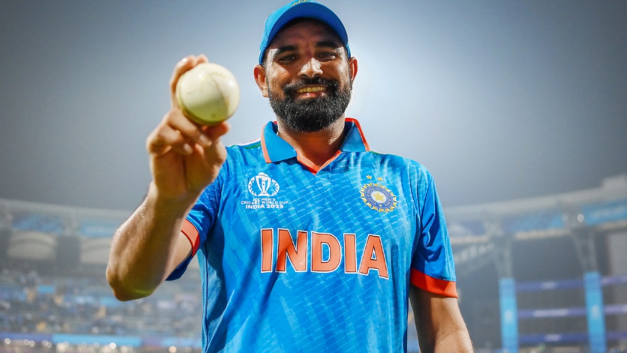 ODI World Cup 2023 : మాజీ పాక్ ప్లేయర్ వ్యాఖ్యలకు స్ట్రాంగ్ కౌంటర్ ఇచ్చిన మహ్మద్ షమీ ODI World Cup 2023 : మాజీ పాక్ ప్లేయర్ వ్యాఖ్యలకు స్ట్రాంగ్ కౌంటర్ ఇచ్చిన మహ్మద్ షమీ