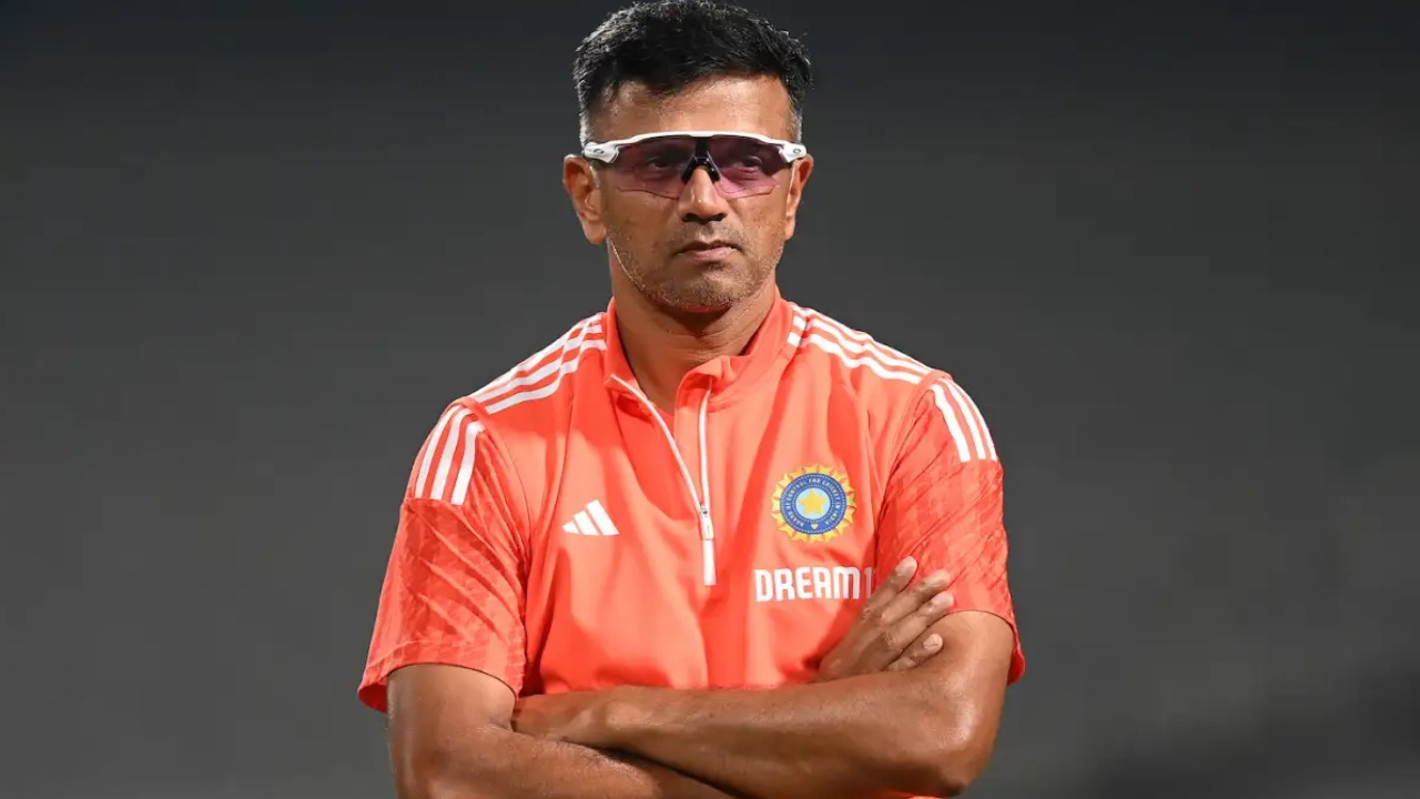 Rahul Dravid : ఇంకో ఏడాదా..? అస్సలు వద్దు.. టీమ్ఇండియా కొత్త హెడ్ కోచ్ ఎవరో తెలుసా..? Rahul Dravid : ఇంకో ఏడాదా..? అస్సలు వద్దు.. టీమ్ఇండియా కొత్త హెడ్ కోచ్ ఎవరో తెలుసా..?