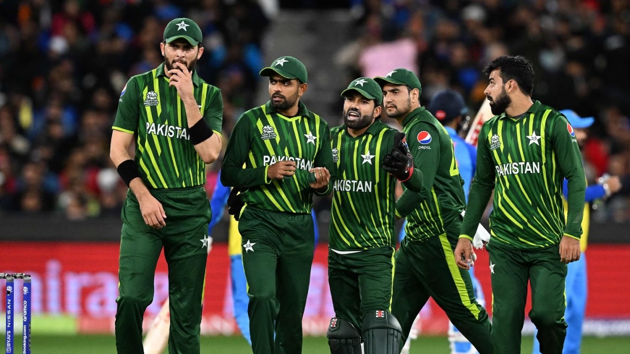 ENG vs PAK : 6.4 ఓవర్లలో 338 పరుగులు.. బై బై పాకిస్థాన్.. మీమ్స్ వైరల్ ENG vs PAK : 6.4 ఓవర్లలో 338 పరుగులు.. బై బై పాకిస్థాన్.. మీమ్స్ వైరల్