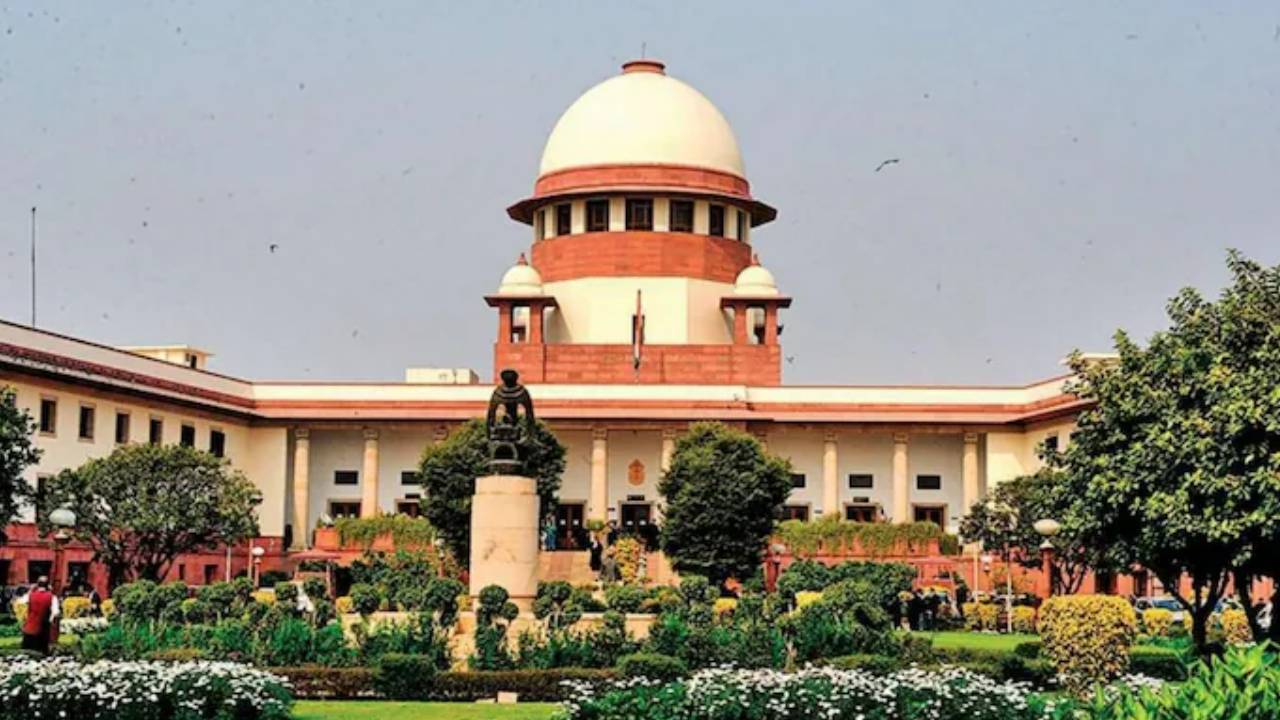 Supreme Court : ‘మై లార్డ్’ అనడం మానేస్తే తన జీతంలో సగం ఇస్తానన్న సుప్రీంకోర్టు న్యాయమూర్తి Supreme Court : ‘మై లార్డ్’ అనడం మానేస్తే తన జీతంలో సగం ఇస్తానన్న సుప్రీంకోర్టు న్యాయమూర్తి