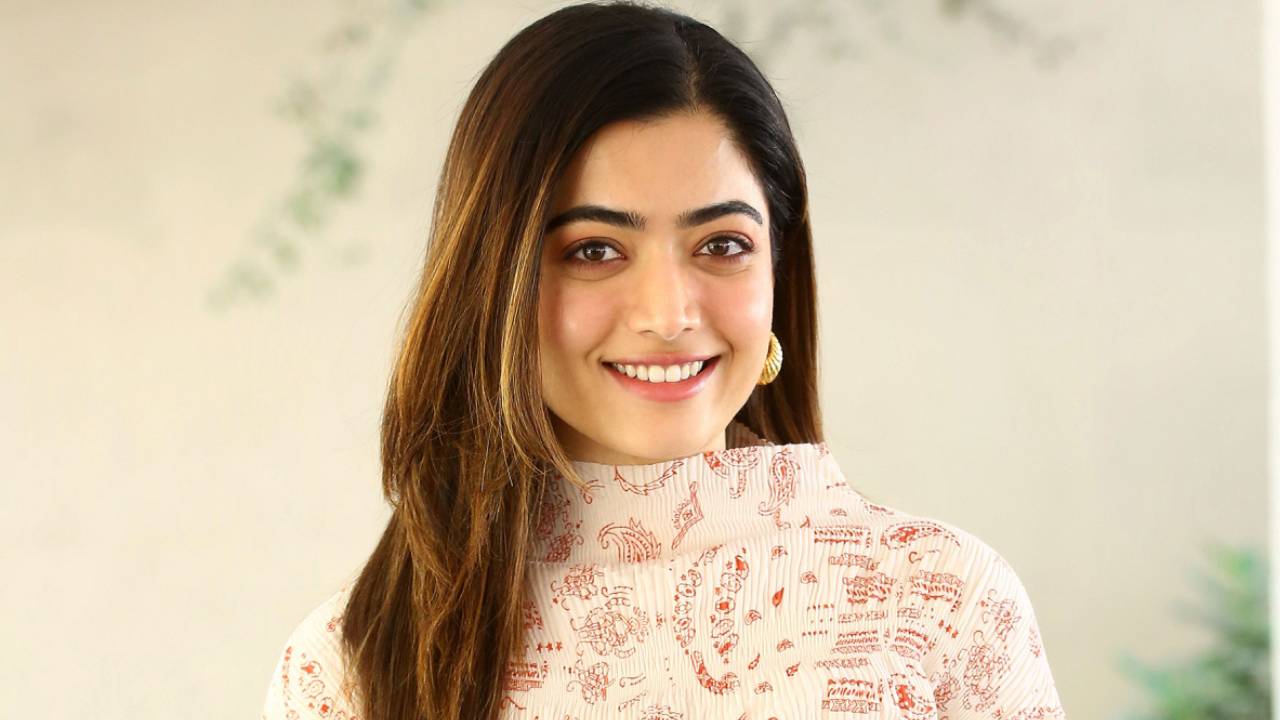 Rashmika Mandanna : రష్మిక మార్ఫింగ్ వీడియో.. సోషల్ మీడియా వేదికలకు చట్టపరమైన సూచనలు చేసిన కేంద్రం Rashmika Mandanna : రష్మిక మార్ఫింగ్ వీడియో.. సోషల్ మీడియా వేదికలకు చట్టపరమైన సూచనలు చేసిన కేంద్రం