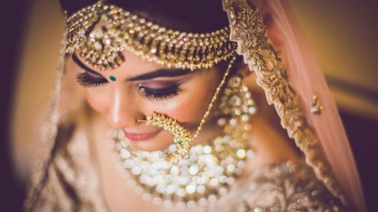 Pre-Wedding Skincare : పెళ్లిపీటలపై అందంగా మెరిసిపోవాలంటే వధువు చేయాల్సినవి.. చేయకూడనివి Pre-Wedding Skincare : పెళ్లిపీటలపై అందంగా మెరిసిపోవాలంటే వధువు చేయాల్సినవి.. చేయకూడనివి